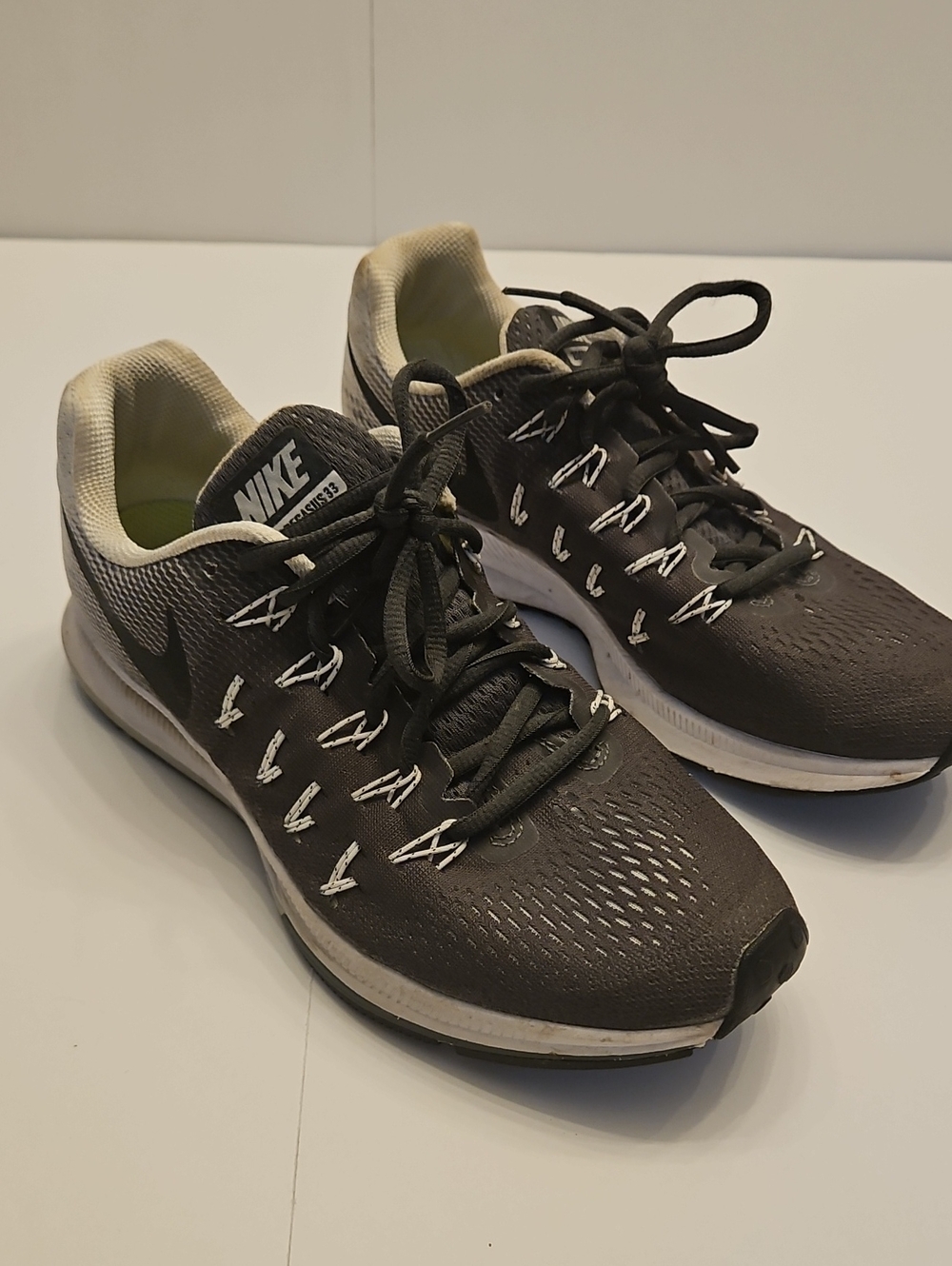 Nike Zoom Pegusus 33 Athletic Training Shoes Gray White Womens 9.5M GUC